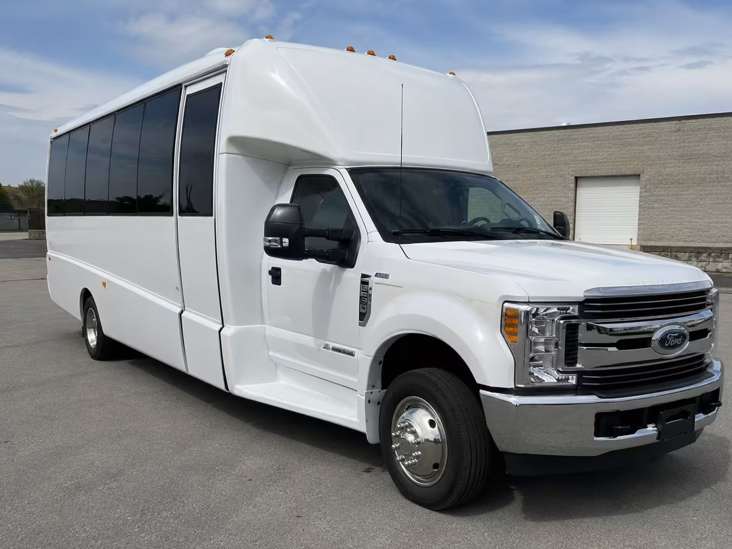kissimmee minibus rentals for sunday shuttles and church events
